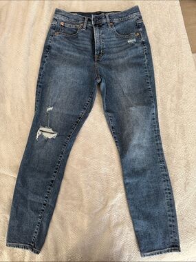 GAP Distressed Skinny Jeans High Rise in Dark Blue Wash